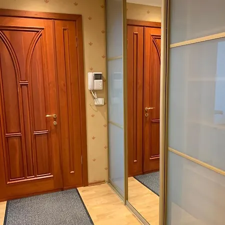 3 Bedrooms With Free Parking And River View Apartment Riga